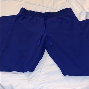 FIGS women’s medium petite scrubs.